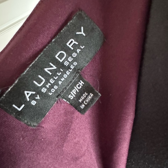 Laundry by Shelli Segal velvet one piece holiday jumpsuit (small) - Picture 7 of 8